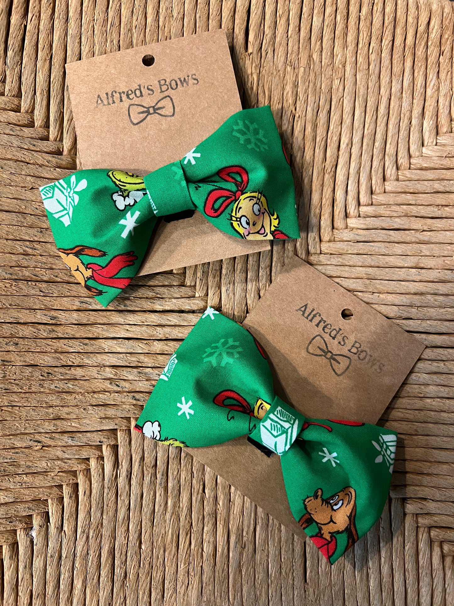 Alfred's Bows "Green Grinch" Medium Bow