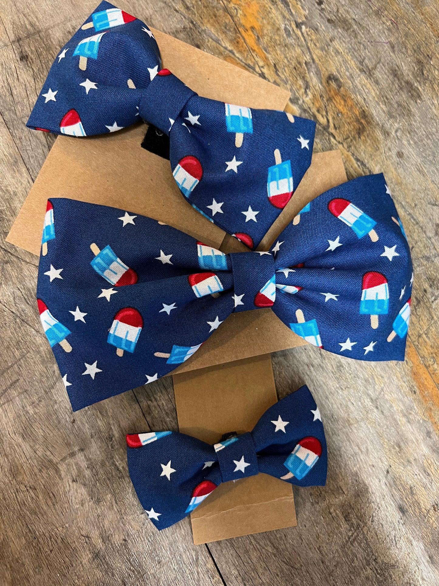 Alfred's Bows "American Pupsicle" Medium Bow
